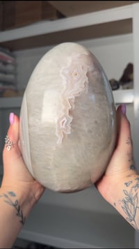 Image 7 of XXL AGATE X QUARTZ EGG -MADAGASCAR-