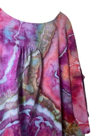 Image 11 of 1XL Cotton Pocket Forager Top in Rio Geode Ice Dye