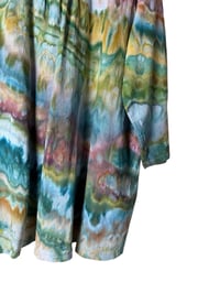 Image 2 of S 100% Cotton Forager Top in Earthy Agate Ice Dye