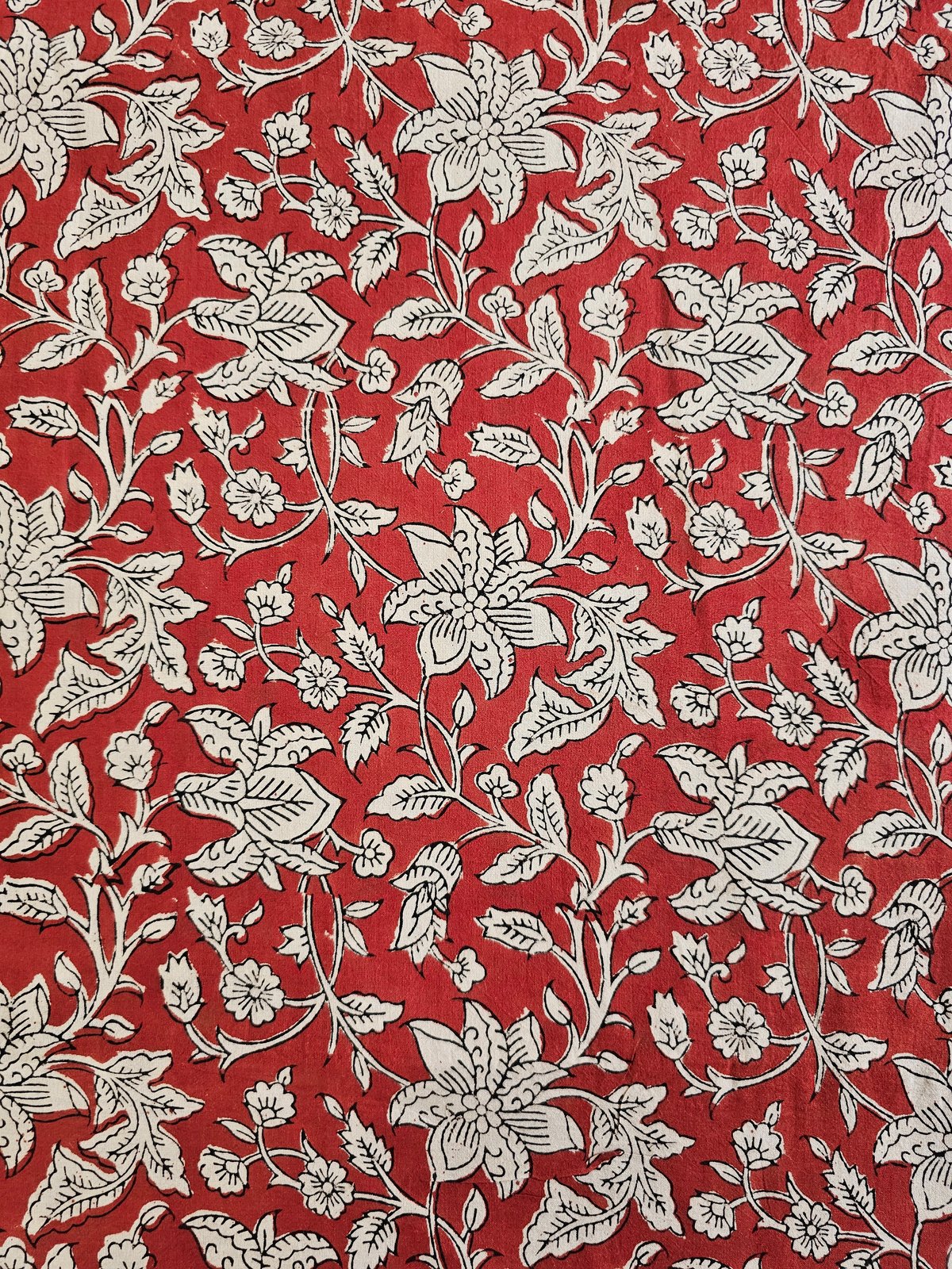 Image of Namaste fabric rouge grosses fleurs