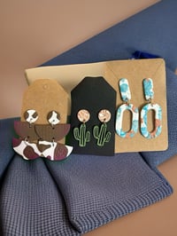 Image 4 of Earring Pull