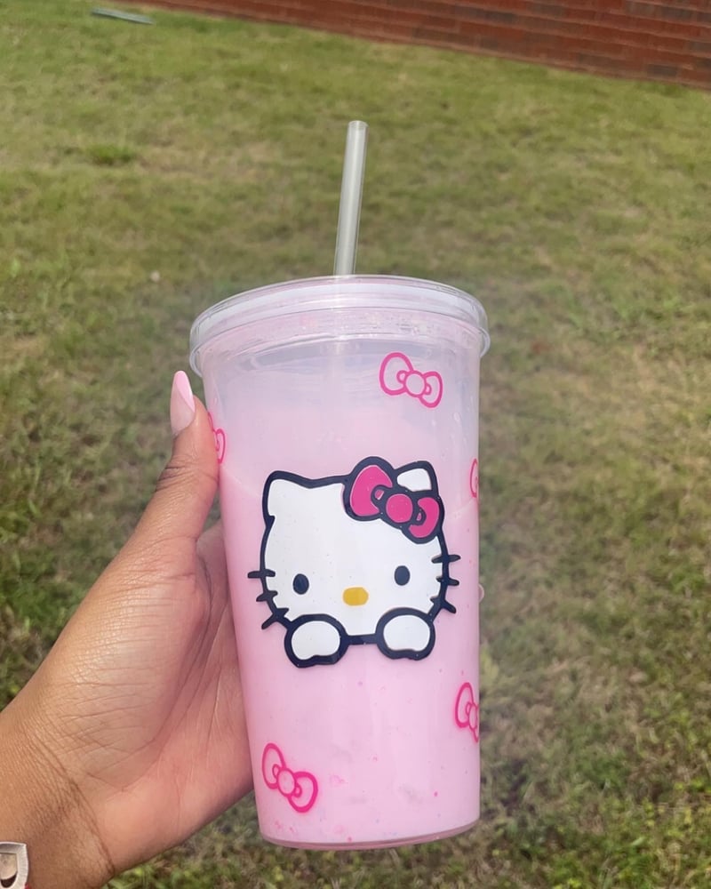 https://assets.bigcartel.com/product_images/a60ab952-bb79-4911-a84e-600b48dfa348/hello-kitty-snow-globe-tumbler.jpg?auto=format&fit=max&h=1000&w=1000