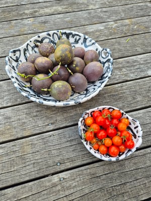 Image of FLOWERS FORAGE BOWL - SMALL