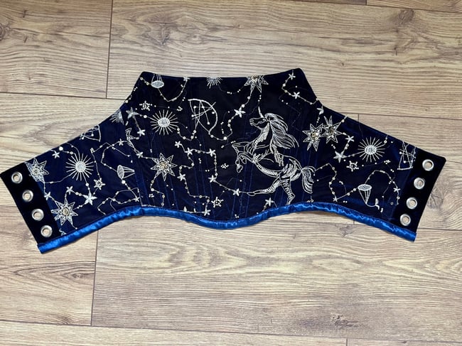 The strapless Midnight corset