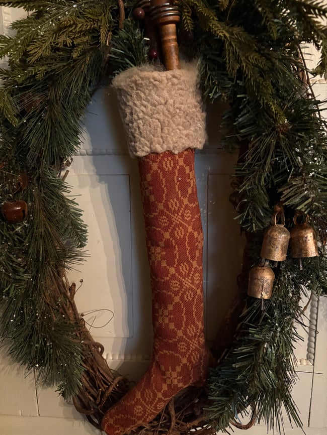 #9.......Colonial Coverlet Stocking wreath- Red