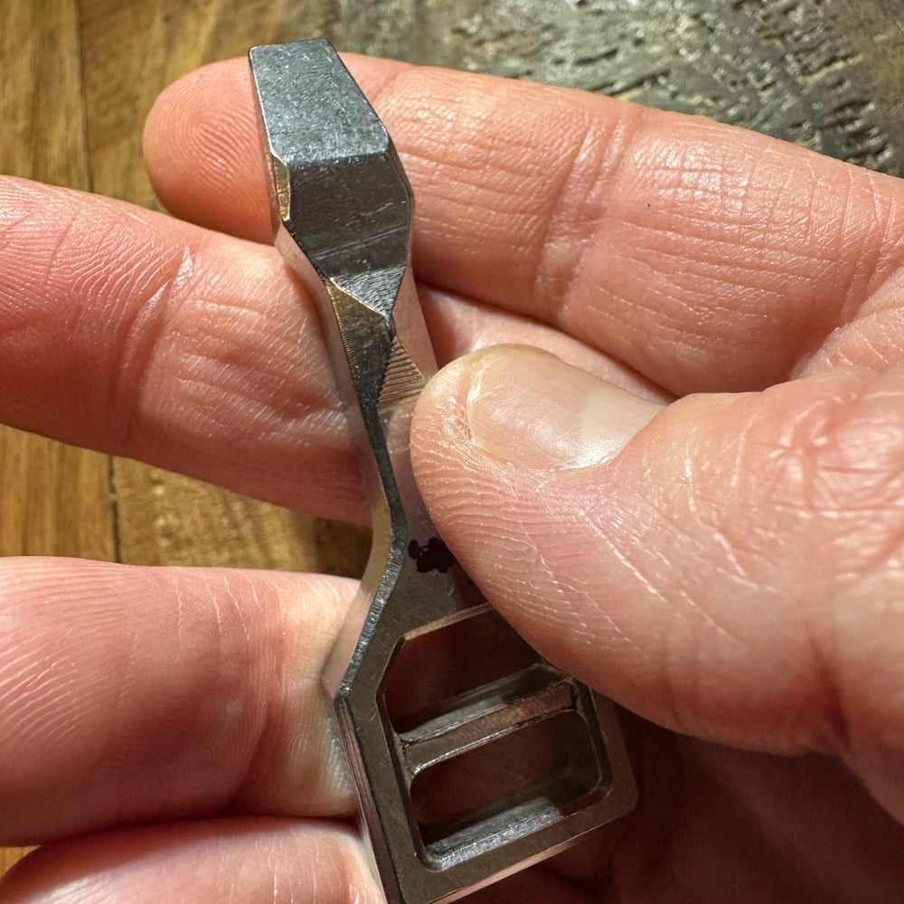 The Handl V1 prybar