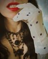 Gants vintage, blancs transparents à pois bleus