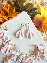 Image 2 of Floral Sheet Ghosties