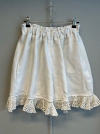 Image 1 of Hvide shorts med blondekant (xs-m)