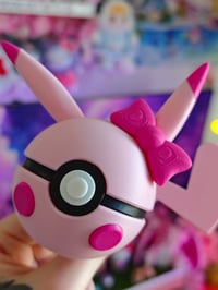 Image 2 of Pokeball Pikachu hembra rosa