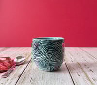 Image 2 of 549 Flowy Thumb Cup