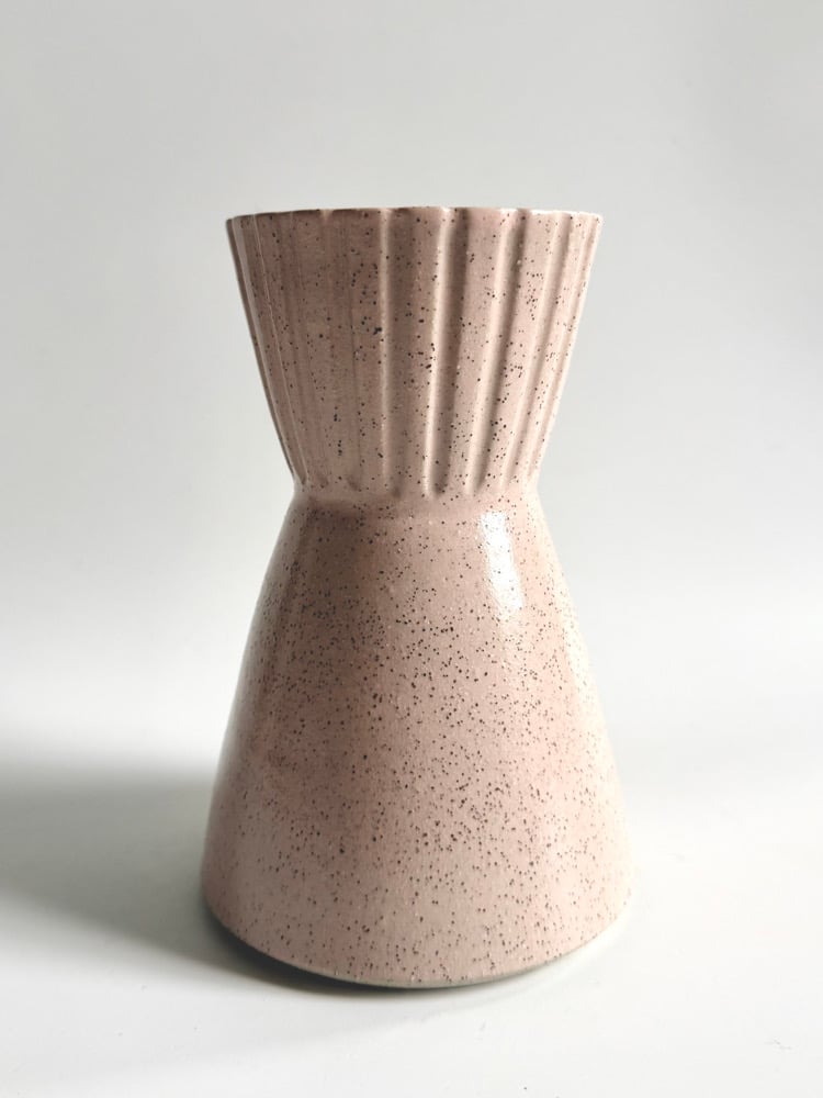 Image of Pink vase - 1