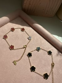 Image 2 of Flower bracet  花朵手链