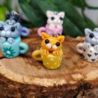 Image 1 of Wisiorki - Kotki w kubku 🐱✨