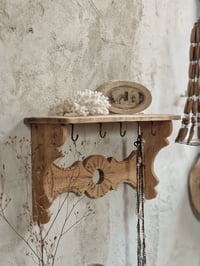 Image 1 of L'étagère à crochets 