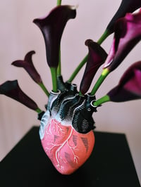 Image 3 of GINA‘S BLOOM Vase Anatomical Heart Version 1