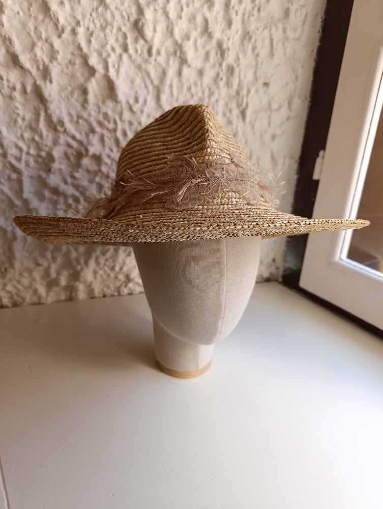 Image of Cappello in paglia miele pizzicato con tesa larga