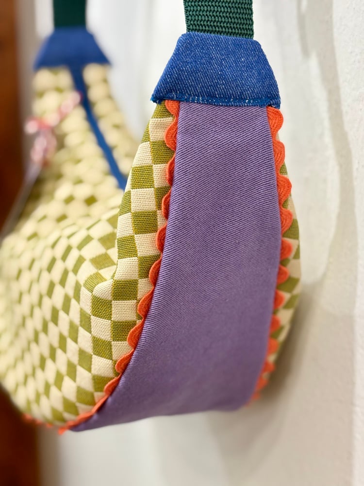 Image of Banana Bag Spring 5