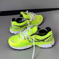 Image 4 of size: us8.5 uk6.5 eu40  cm25.5