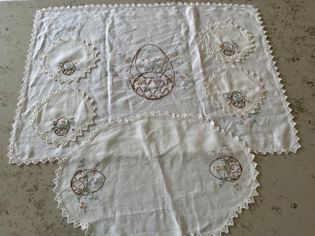 Vintage Floral basket doily set