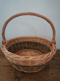 Classic buff shopping basket