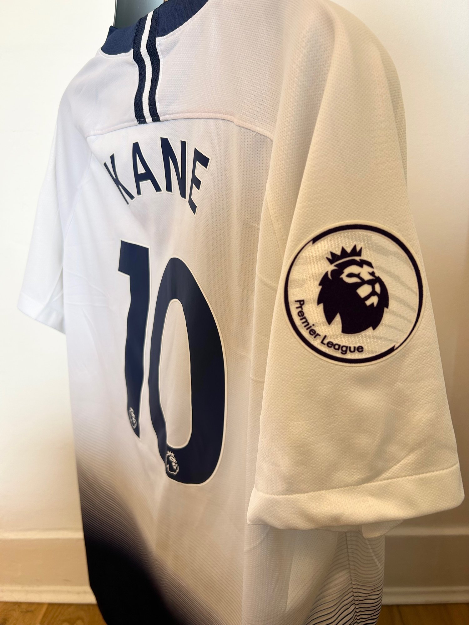Image of Tottenham Hotspur “KANE 10” 2018/19 Inaugural Home Shirt + patches (XL)