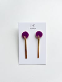 Paire de boucles d'oreilles céramique et plaqué or NIGELLE DE DAMAS violet