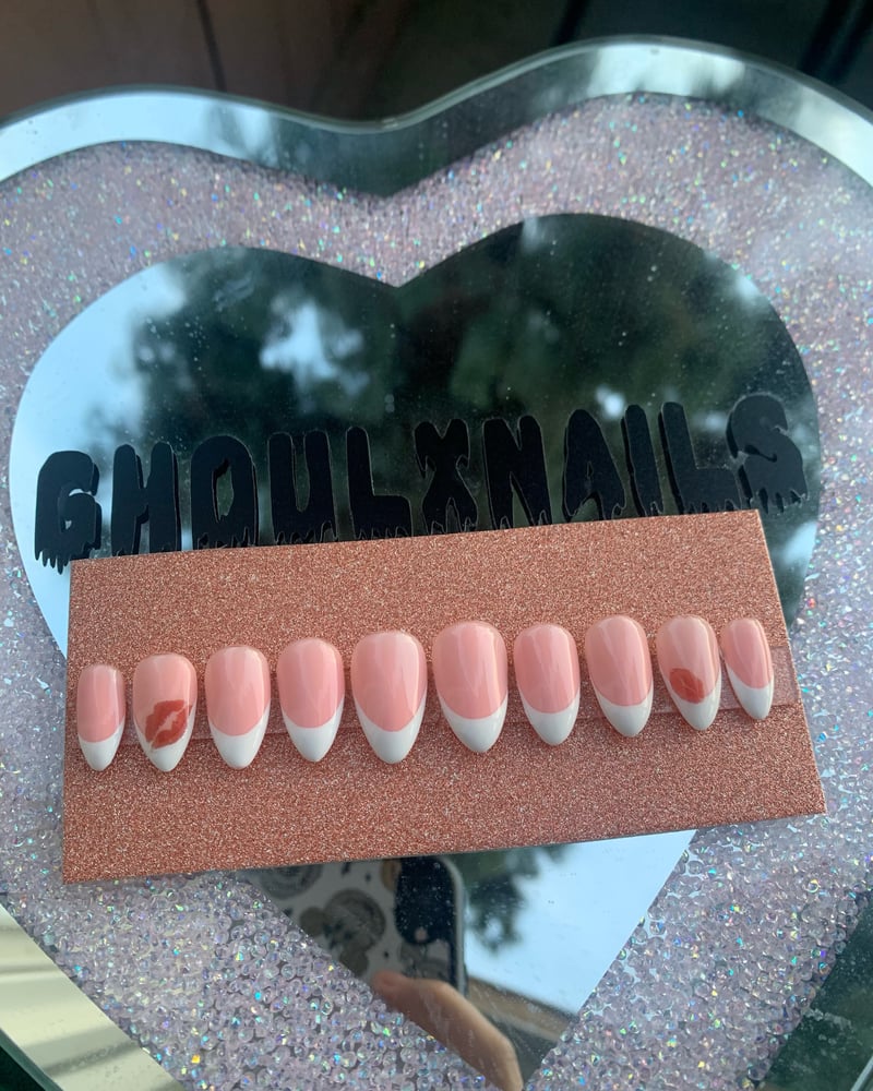 Image of Kisses Nails 