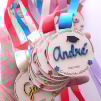 Image 5 of ​Medalla de Graduación Infantil Personalizada | Regalo Fin de Curso Colegio | Graduación 