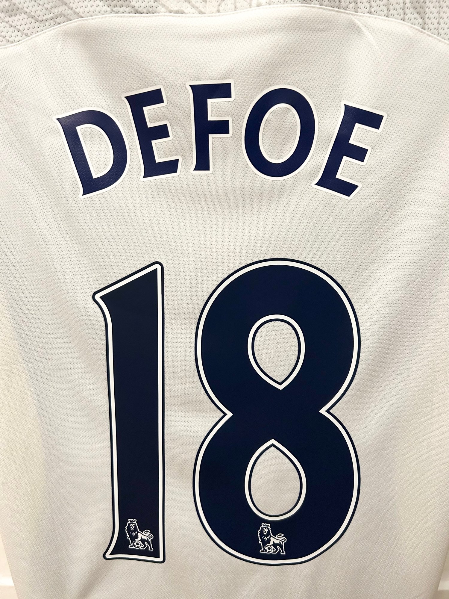 Image of Tottenham Hotspur “DEFOE 18” 2009/10 Home Shirt + patches (M)