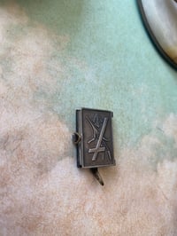 Image 4 of Livre miniature, pendentif souvenir Art Nouveau 1920, plaqué argent poinçon carré. 