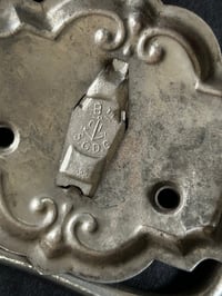 Image 4 of Paire de poignées chromée , décor de sablier ailé, 1910-20