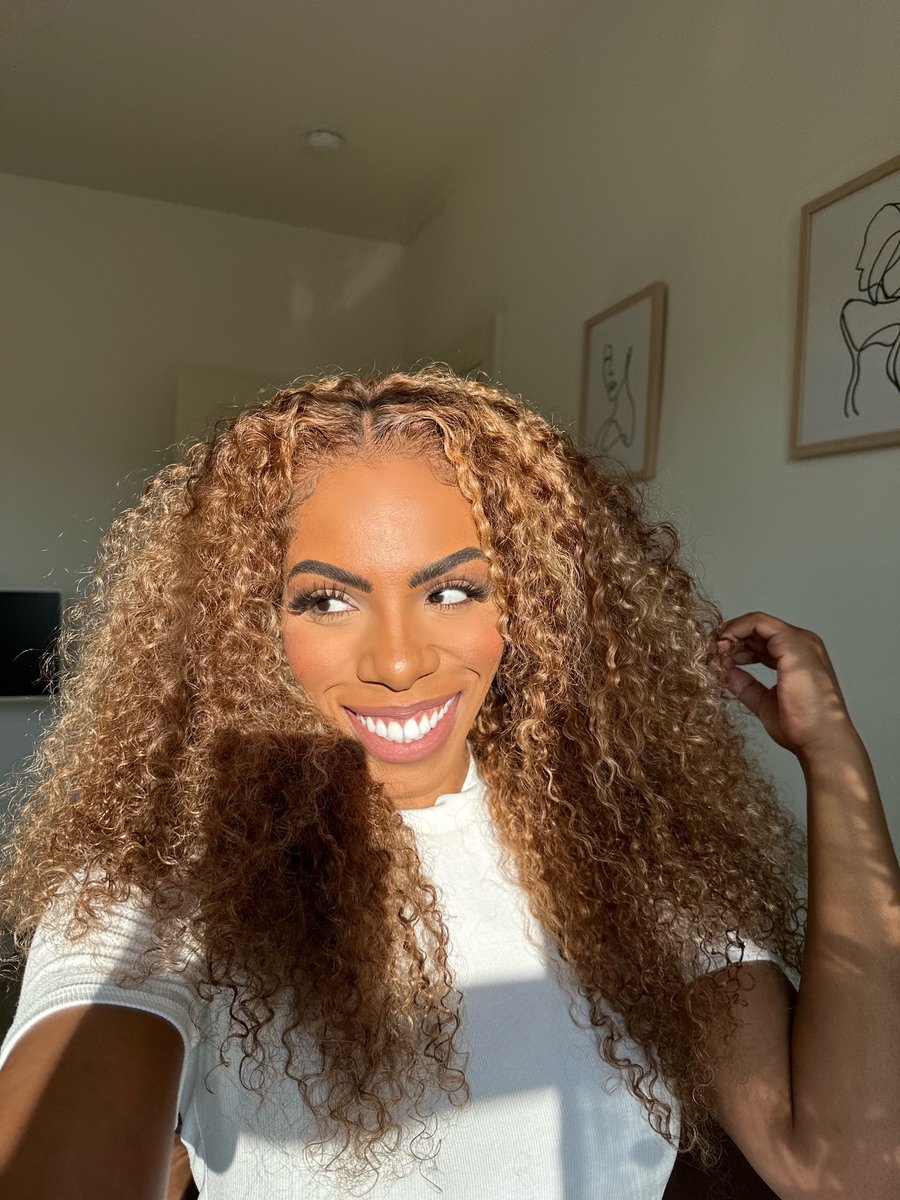 Image of 24 inch GOLDEN BLONDE BALAYAGE CURLY LACE CLOSURE WIG 