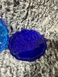 Image 3 of Resin seashell container