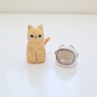 Image 3 of Orange cat with astronaut helmet ceramic figurine (helmet cover and white gold version)