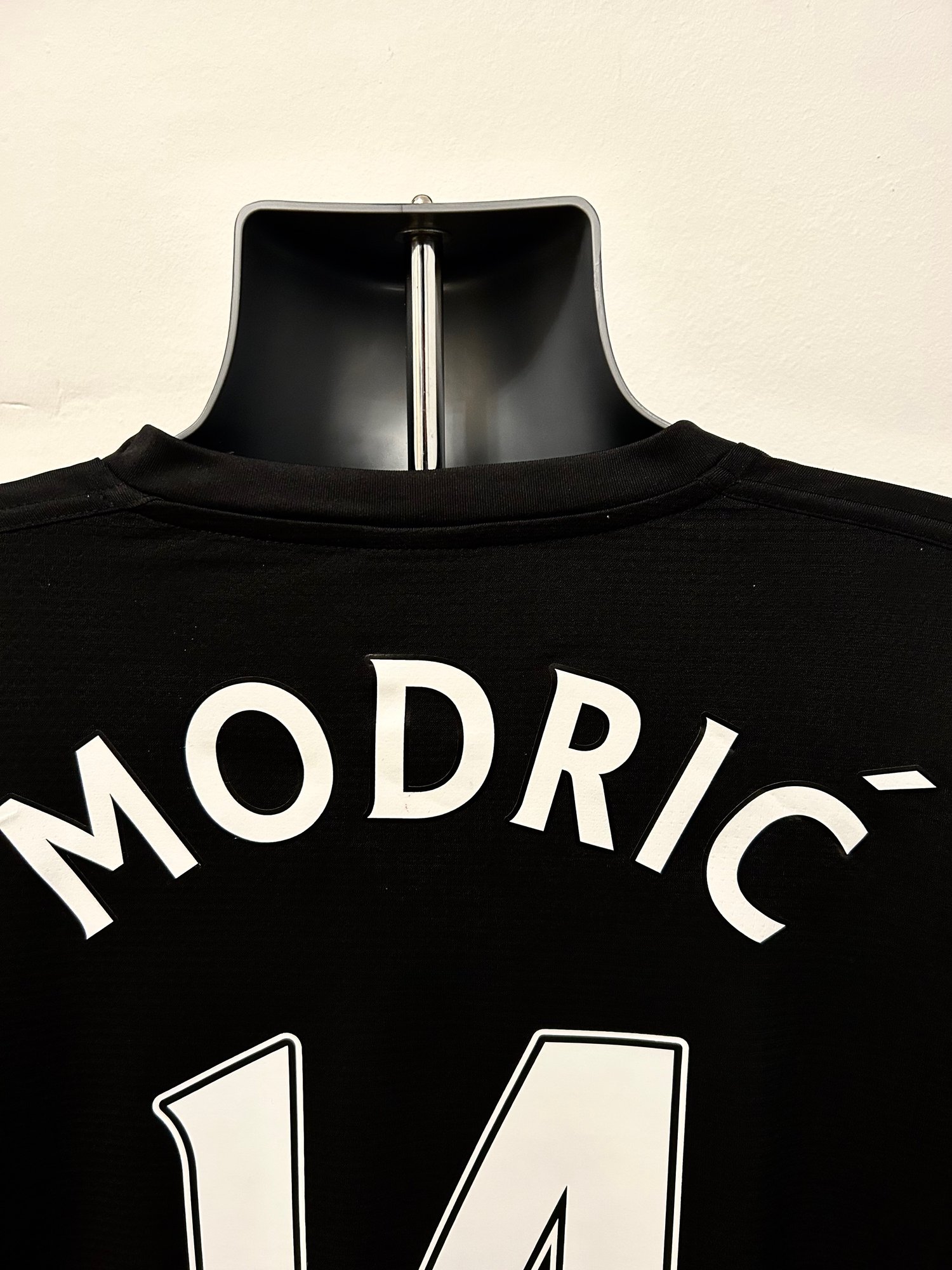 Image of Tottenham Hotspur “MODRIĆ 14” 2011/12 Third Shirt + PL patches (L)