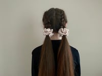 Image 4 of SCRUNCHIE STANDARD CHAMPAGNE/SZAMPAN