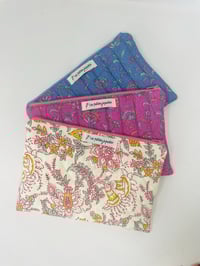Image 5 of Pochette à livre matelassé double gaze indien bleu