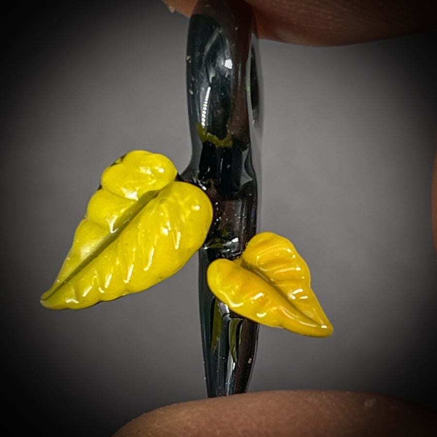 Image of Mini Yellow 2 Leaf Pendant