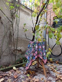 Image 7 of Pañuelo HORTENSIAS negro