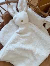 Image 1 of COUVERTURE LÉGÈRE BRODERIE BEIGE 3 OPTIONS 