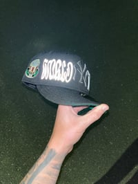 Image 4 of GREEN BRIM DARK REFLECTION NEW YORK YANKEES CUSTOM FITTED CAP
