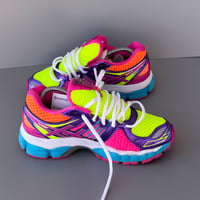 Image 2 of size us7.5 uk5.5 eu39 cm24.5