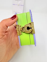 Image 6 of Ensemble bracelet et Polly Pocket Mini livre violet pays merveilleux rare