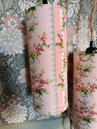 Image 3 of Lampe baladeuse " Écrin de roses "