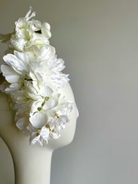 Image 3 of White flower trail.