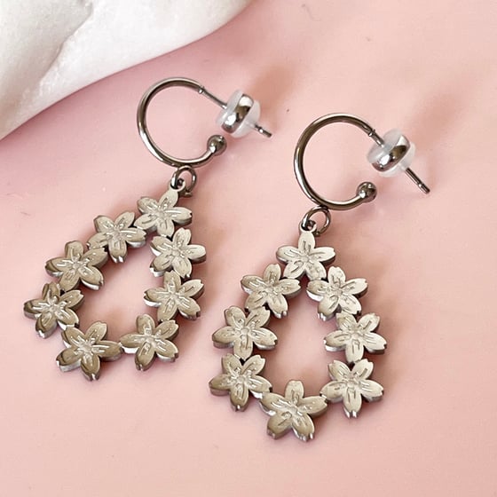 Image of Floral Teardrop Wreath Half Hoops