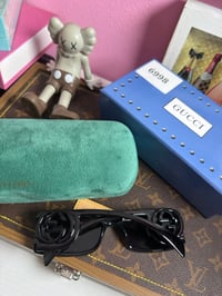 Image 2 of Gucci sunnies (6998)