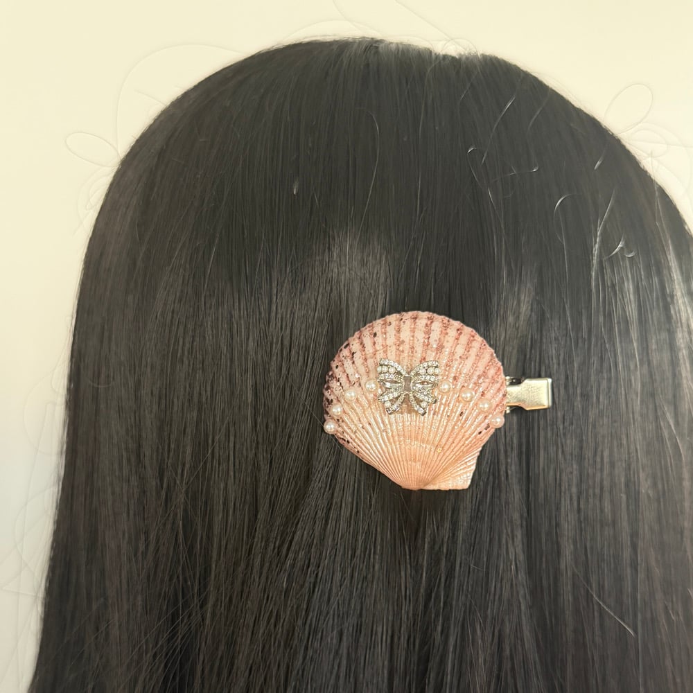 Image of Pink Shimmer Shell Single Clip