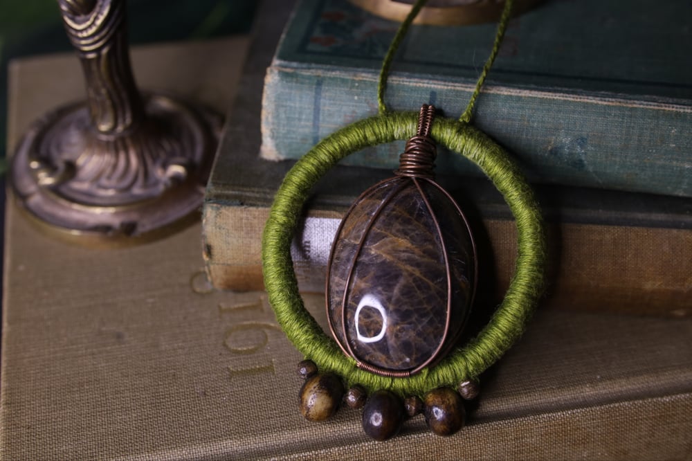 Image of Green linen black moonstone necklace